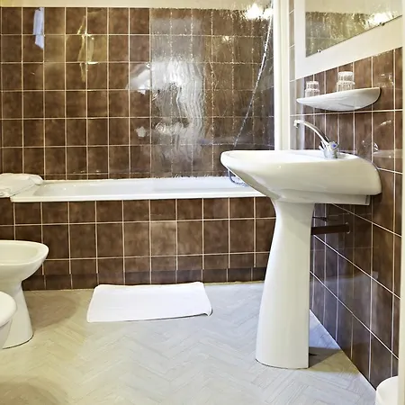 Hotel Mets Et Plaisirs 2*