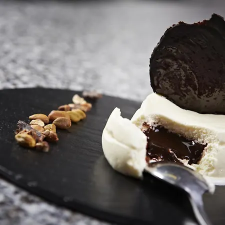 מלון Mets Et Plaisirs מזמה