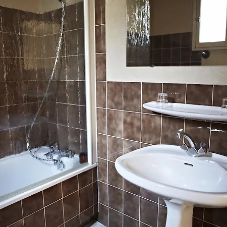 מלון Mets Et Plaisirs מזמה