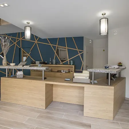 מלון Mets Et Plaisirs 2*