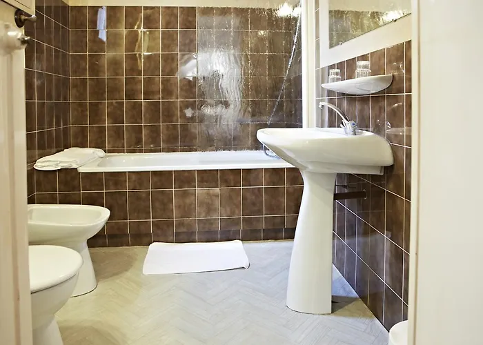 Отель Mets Et Plaisirs 2*