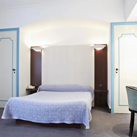 Hotel Mets Et Plaisirs 2*